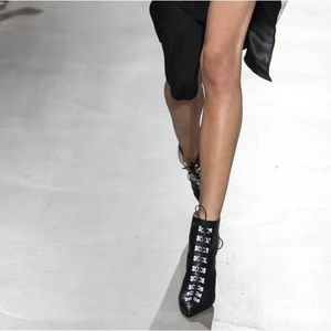 Oliver Theyskens Vogue spring 2018 runway black bootie